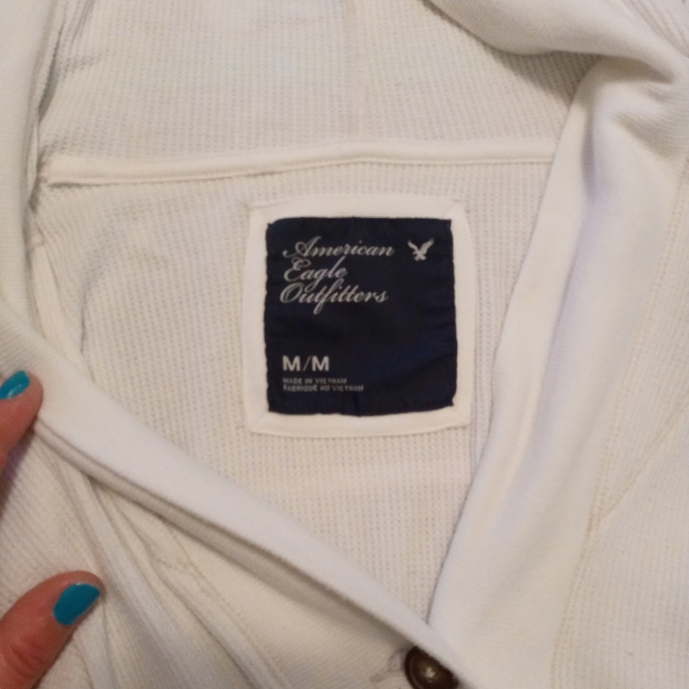 🍀American Eagle white long sleeve w/hoodie